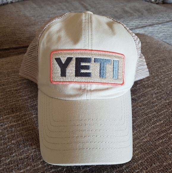 Yeti Accessories - NWT Logo Badge Trucker Hat
